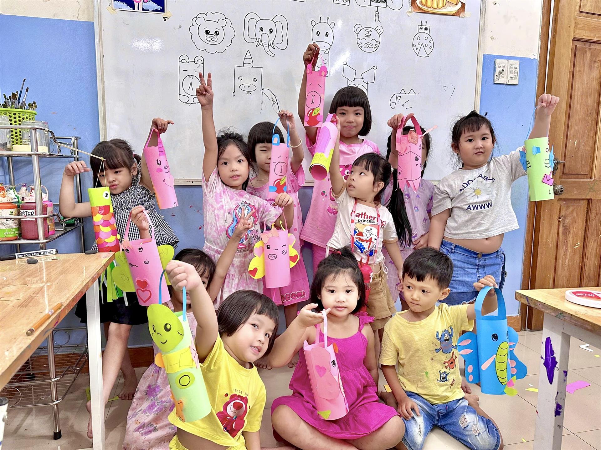 Khám phá thế giới qua lăng kính rực rỡ đầy màu sắc
